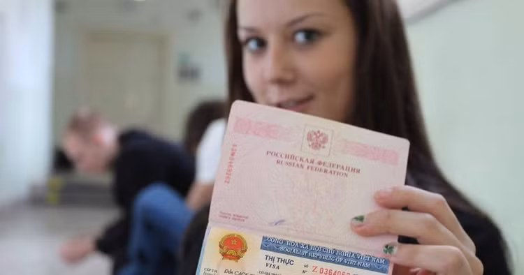 Việc triển khai miễn thị thực có thời hạn được đánh giá là bước đi cụ thể nhằm cải thiện môi trường đầu tư, kinh doanh, nâng cao mức độ mở cửa và hội nhập quốc tế của Việt Nam