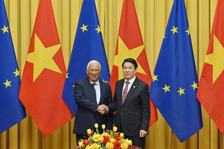 Chủ tịch nước Lương Cường và Chủ tịch Hội đồng châu Âu Antonio Costa tại hội đàm.