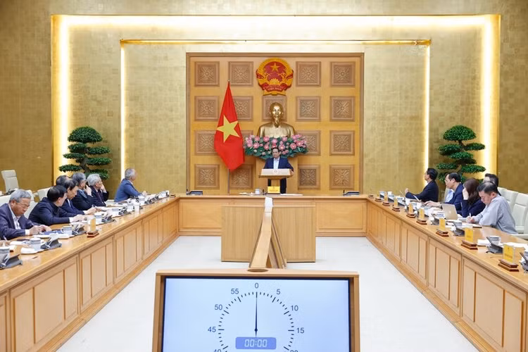 Thủ tướng nhấn mạnh, cần đánh giá đúng bản chất các diễn biến hiện nay trên thế giới, tác động tới những vấn đề lớn, từ đó, nắm chắc diễn biến tình hình, phản ứng chính sách chủ động, linh hoạt, kịp thời, hiệu quả- Ảnh: VGP/Nhật Bắc