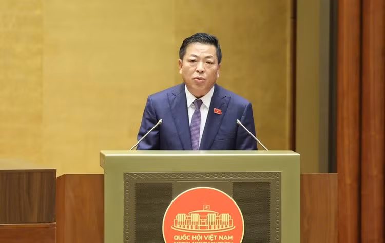 Bộ trưởng Bộ Xây dựng Trần Hồng Minh giải trình, làm rõ một số vấn đề được đại biểu Quốc hội nêu - Ảnh: VGP/Nhật Bắc