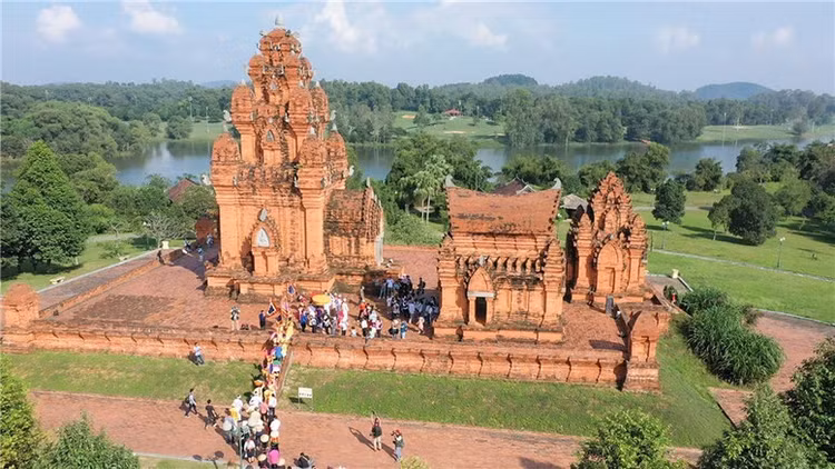 Một góc Làng Văn hóa - Du lịch các dân tộc Việt Nam.