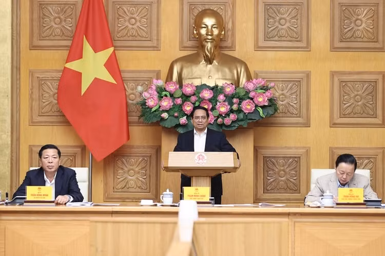 Về công tác chuẩn bị lễ khởi công, khánh thành dịp 19/12, Thủ tướng nhấn mạnh tinh thần công trình khánh thành phải bảo đảm cảnh quan khang trang, sạch đẹp - Ảnh: VGP/Nhật Bắc