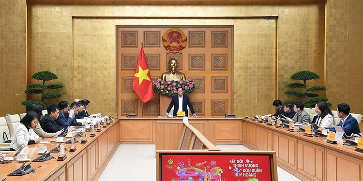 Phó Thủ tướng đề nghị Bộ Công Thương tính toán kéo dài thời gian tổ chức Hội chợ từ 5 ngày lên 1 tuần để tạo điều kiện cho người tiêu dùng trong nước, người nước ngoài tham quan, mua sắm, qua đó tăng hiệu quả tổ chức Hội chợ - Ảnh: VGP/Hải Minh