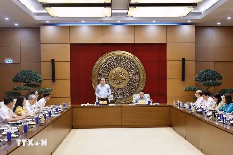 Chủ tịch Quốc hội lưu ý rà soát kỹ thuật văn bản sau khi Quốc hội thông qua phải chặt chẽ, chuyên nghiệp, nhưng không làm thay trách nhiệm của cơ quan chủ trì thẩm tra - Ảnh: TTXVN