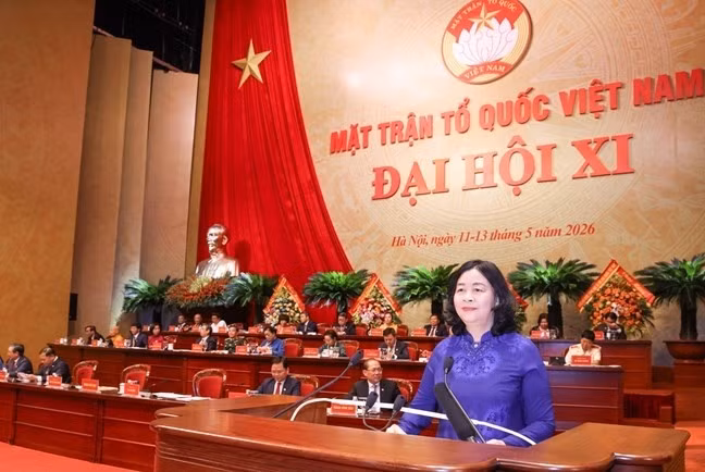 Bà Bùi Thị Minh Hoài, Ủy viên Bộ Chính trị, Bí thư Trung ương Đảng, Bí thư Đảng ủy Mặt trận Tổ quốc, các đoàn thể Trung ương, Chủ tịch Ủy ban Trung ương Mặt trận Tổ quốc Việt Nam khóa XI phát biểu nhận nhiệm vụ. Ảnh: Mặt trận.