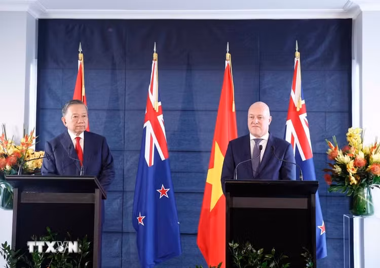 Tổng Bí thư, Chủ tịch nước Tô Lâm và Thủ tướng New Zealand Christopher Luxon gặp gỡ báo chí, thông báo kết quả hội đàm - Ảnh: TTXVN