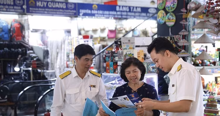 Chính phủ đang chuẩn bị trình Quốc hội xem xét giảm 30% thuế thu nhập trong năm 2026-2027 cho hộ, cá nhân kinh doanh và doanh nghiệp có mức doanh thu đến 10 tỷ đồng; và nâng mức doanh thu để xác định phương pháp tính thuế đơn giản.