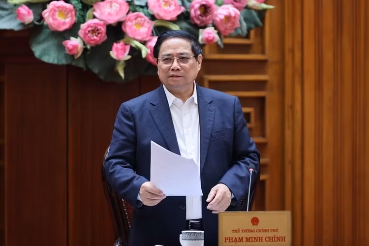 Thủ tướng Phạm Minh Chính chủ trì cuộc họp của Thường trực Chính phủ về nguồn kinh phí hỗ trợ bình ổn giá xăng dầu - Ảnh: VGP/Nhật Bắc