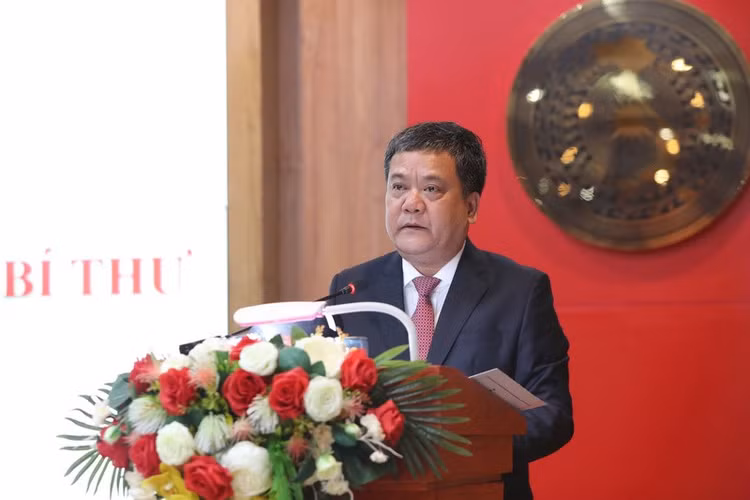 Đồng chí Trần Phong, Phó Bí thư Tỉnh ủy Khánh Hòa phát biểu nhận nhiệm vụ.