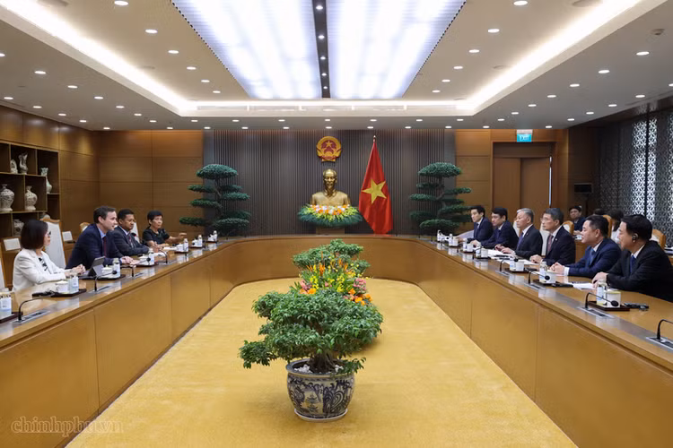 Thủ tướng Lê Minh Hưng tiếp Trưởng đại diện của IMF - Ảnh: VGP/Nhật Bắc