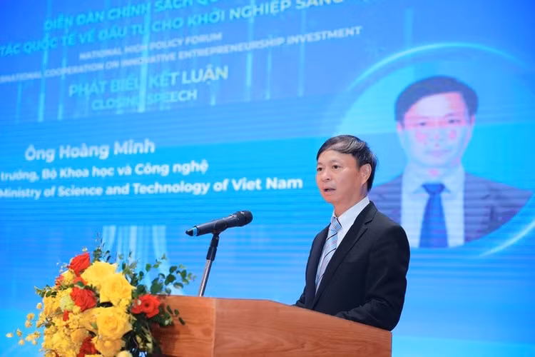 Thứ trưởng Bộ KH&CN Hoàng Minh chia sẻ tại Diễn đàn - Ảnh: VGP/TG