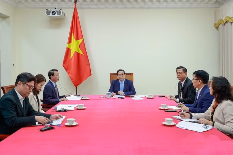 Thủ tướng Chính phủ bày tỏ quan ngại sâu sắc trước diễn biến của cuộc xung đột hiện nay ở Trung Đông và chia sẻ với những khó khăn của người dân Kuwait - Ảnh: VGP/Nhật Bắc