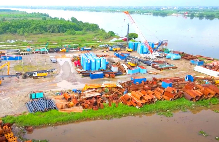 Dự án Cảng dịch vụ đa chức năng Đua Fat Kim Sơn (tỉnh Ninh Bình) được khởi công tháng 3/2022 và đang trong quá trình thi công mặt bằng. Ảnh: Phan Dương