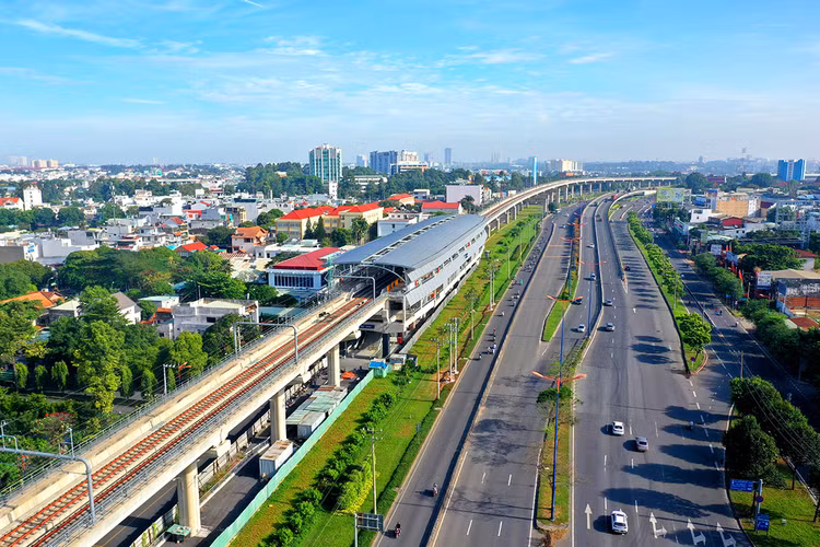 Năm 2025, TP.HCM sẽ triển khai một số dự án đường sắt đô thị quy mô lớn. Ảnh: Lê Tiên