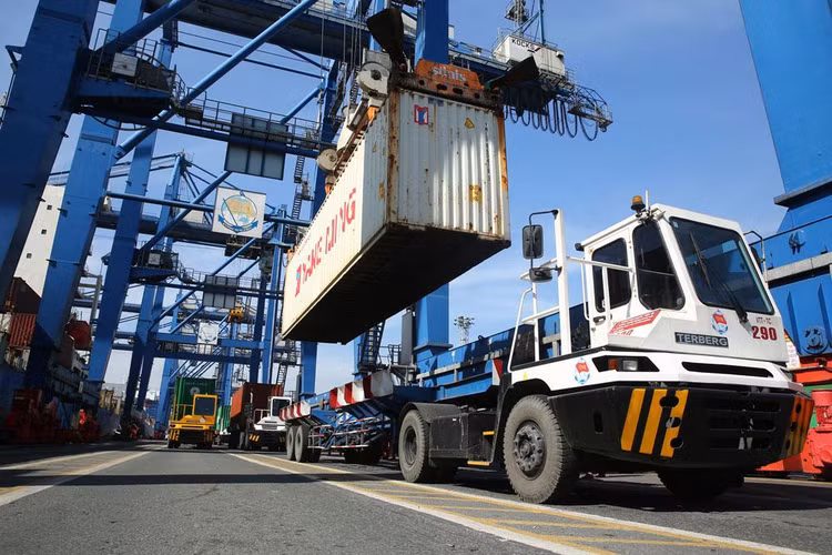 Tính từ đầu năm đến 15/11, Việt Nam xuất siêu 8,68 tỷ USD. Ảnh: Tiên Giang