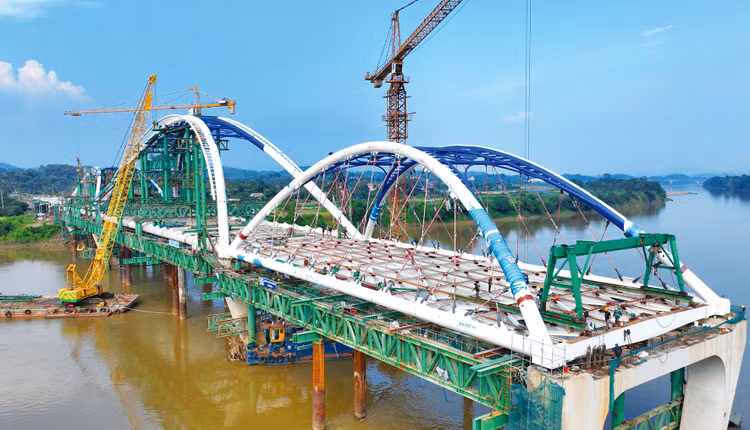 Làm tốt công tác chuẩn bị đầu tư, đề xuất vốn sát với khả năng thực hiện là những giải pháp để đẩy nhanh tiến độ giải ngân vốn đầu tư công, tạo động lực cho tăng trưởng. Ảnh: Trần Chiến