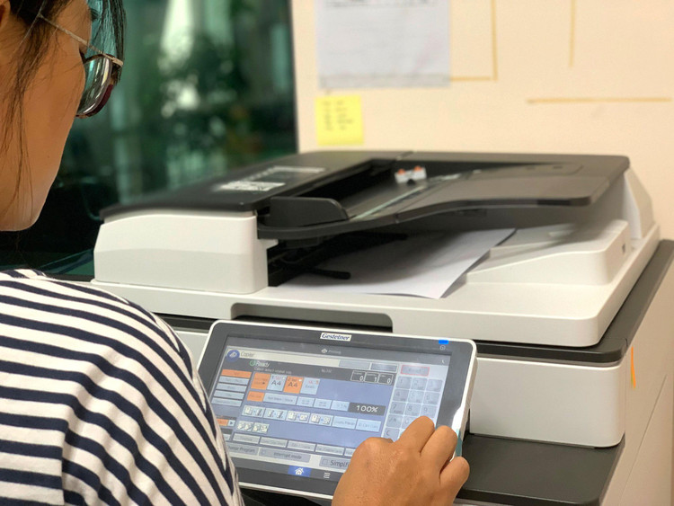 Tại Đắk Nông, Công ty TNHH Thương mại và Dịch vụ Tân Nghệ Tin liên tiếp trúng 2 gói thầu mua sắm tập trung máy móc, thiết bị văn phòng năm 2020, 2021. Ảnh: Thanh Hà