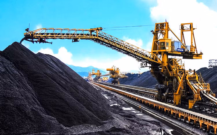 Nhiều gói thầu mua than trị giá hàng nghìn tỷ đồng đã và đang được tổ chức mời thầu. Ảnh minh họa: Lương Bằng