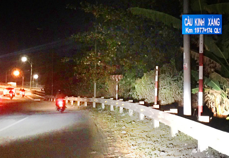 Dự án Sửa chữa cầu Kinh Xáng có tính chất khẩn cấp vì tình trạng xuống cấp của mặt cầu. Ảnh: Văn Huyền