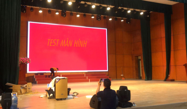 Công ty TNHH Tư vấn xây dựng Huy Phong là bên mời thầu Gói thầu Xây lắp thuộc Dự toán mua sắm màn hình Led bố trí trong hội trường tại Châu Thành, Tiền Giang. Ảnh minh họa: Phú An