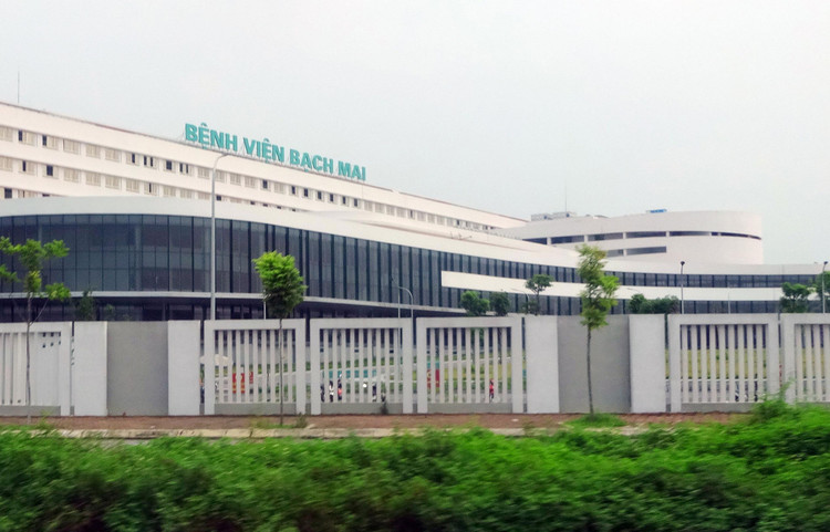 Gói thầu Cung cấp túi nilon đựng chất thải thuộc Dự án Cung cấp giấy vệ sinh và túi nilon đựng rác thải của Bệnh viện Bạch Mai. Ảnh: Tường Lâm