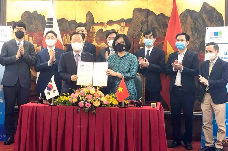 Việc ký kết MoU giữa Quỹ phát triển doanh nghiệp nhỏ và vừa và Quỹ bảo lãnh tín dụng Hàn Quốc sẽ góp phần hỗ trợ doanh nghiệp nhỏ và vừa Việt Nam hoạt động hiệu quả hơn. Ảnh: Minh Thủy