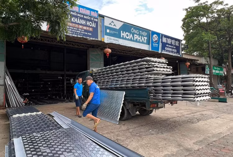 Dự thảo Nghị định về đăng ký doanh nghiệp đề xuất bỏ các quy định về đăng ký hộ kinh doanh. Ảnh: Nguyễn Huế