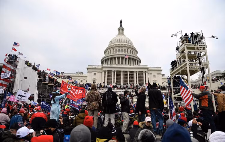 Từ năm 2021 đến nay, các nền tảng mạng xã hội hứng chịu nhiều chỉ trích do thông tin không chính xác về dịch bệnh, vaccine, kích động bạo lực, gây chia rẽ. Ảnh St: Tường Lâm