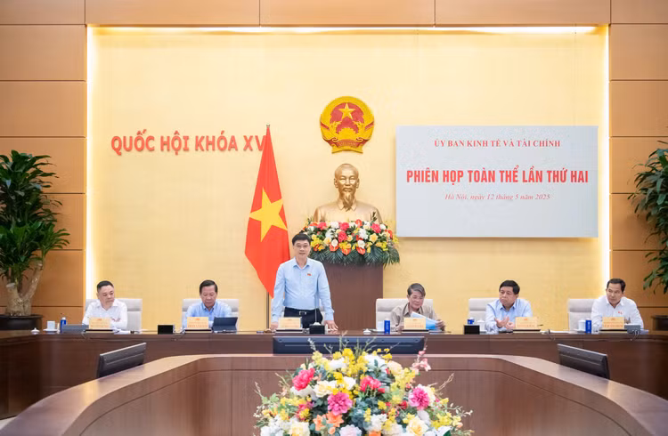 Ủy ban Kinh tế và Tài chính của Quốc hội họp phiên toàn thể lần thứ hai, thẩm tra Dự thảo Nghị quyết của Quốc hội về một số cơ chế, chính sách đặc thù, đặc biệt phát triển kinh tế tư nhân