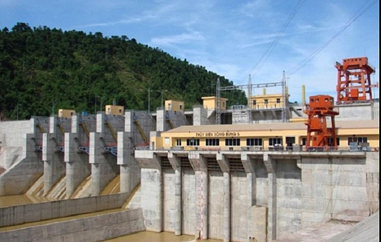 Tài trợ lớn cho Nhà máy Thủy điện Sông Bung 5, dư nợ vay của PECC1 phình to dần dẫn đến mất cơ cấu tài chính an toàn nhiều năm nay. Ảnh: Đức Hoàng