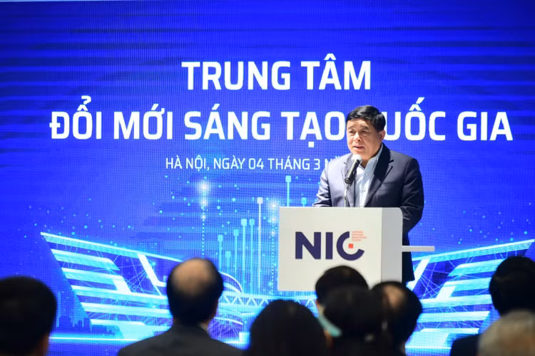 Bộ trưởng Nguyễn Chí Dũng cho biết, NIC hoạt động với mục tiêu chủ yếu là tạo nên hệ sinh thái để thúc đẩy, hỗ trợ nền kinh tế và các thành phần liên quan đổi mới sáng tạo. Ảnh: Trần Thanh Hà.