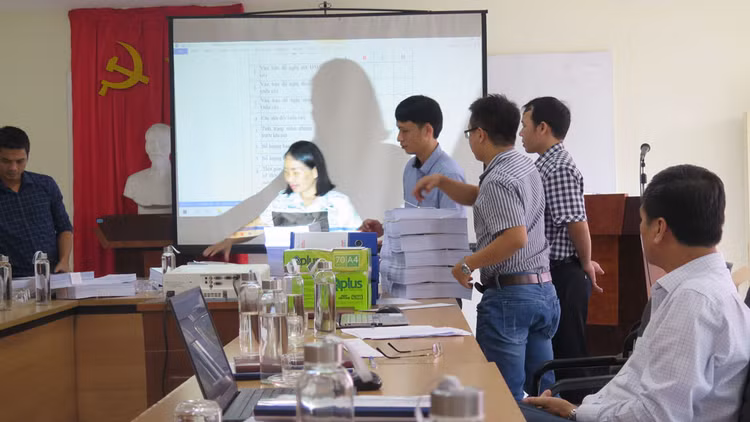 4 nhà thầu nộp hồ sơ dự thầu đều là liên danh. Ảnh: Hải An