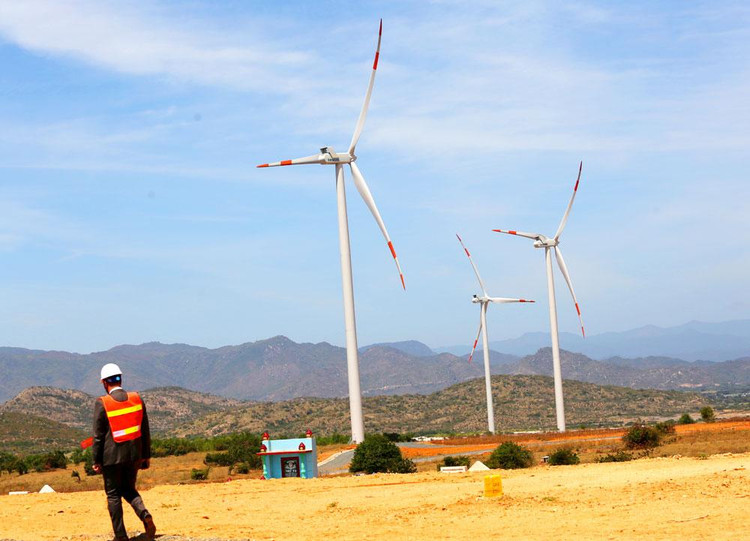 Nhiều dự án điện gió phấn đấu hoàn thành trước ngày 30/10/2021 để được hưởng ưu đãi về giá, nhưng gặp khó khăn về vốn đầu tư. Ảnh: Lê Tiên