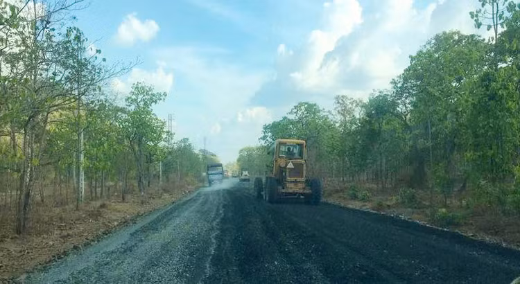 2 gói thầu xây lắp thuộc Dự án Cải tạo, nâng cấp Tỉnh lộ 1 đoạn từ cầu Buôn Ky, TP. Buôn Ma Thuột đến Km49+00, tỉnh Đắk Lắk đang được thi công. Ảnh minh họa: NC st