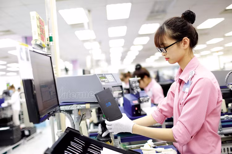 Năm 2020, trong bối cảnh kinh tế thế giới bị tác động mạnh bởi Covid-19, phần lớn doanh nghiệp FDI tại Việt Nam vẫn duy trì được hoạt động sản xuất, xuất khẩu. Ảnh: Lê Tiên