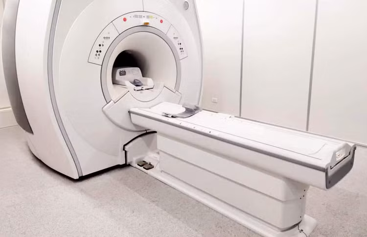 Gói thầu Cung cấp và lắp đặt Hệ thống cộng hưởng từ MRI 1.5 Tesla - có khả năng nâng cấp hỗ trợ kỹ thuật phẫu thuật thần kinh bằng sóng siêu âm hội tụ (MRgFUS) có giá 45 tỷ đồng. Ảnh: Trần Sơn