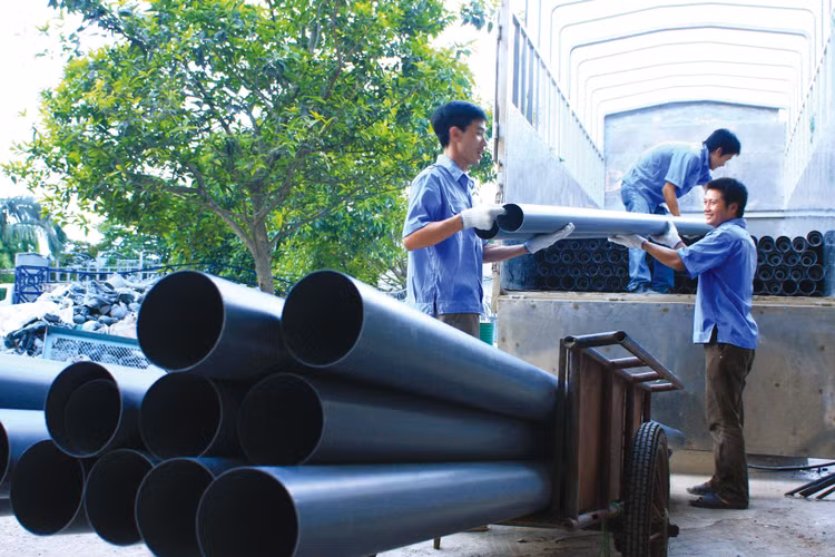 Dự thảo Luật Thuế thu nhập doanh nghiệp quy định áp dụng thuế suất 17% đối với doanh nghiệp có tổng doanh thu năm từ trên 3 tỷ đồng đến không quá 50 tỷ đồng. Ảnh: Lê Tiên