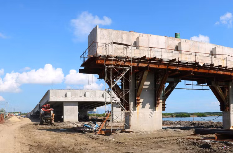 Tính tới giữa tháng 9/2024, Dự án Cầu Phước An giải ngân được hơn 300 tỷ đồng trong số 875 tỷ đồng vốn kế hoạch được bố trí năm 2024, tương ứng 34,29%. Ảnh: Gio Linh