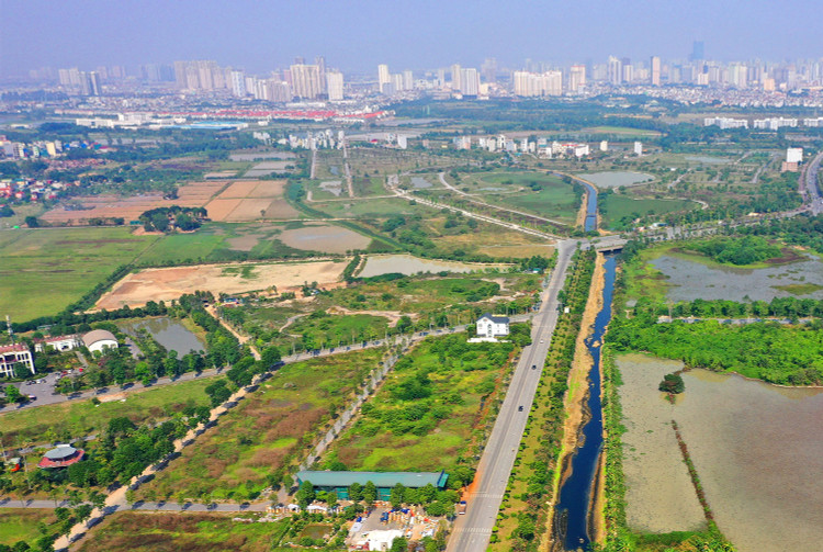 Nhiều phiên đấu giá đất tại Hà Nội có sự chênh lệch lớn giữa giá trúng đấu giá và giá khởi điểm. Ảnh: Nhã Chi