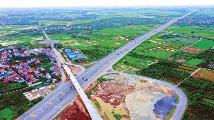 Nhu cầu thực hiện các dự án hạ tầng giao thông đường bộ, đặc biệt là đường cao tốc kết nối nhiều địa phương trong giai đoạn tới là rất lớn. Ảnh: Lê Tiên
