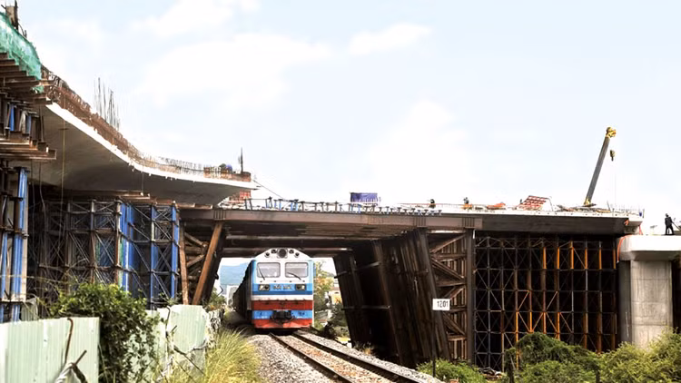 Công trình nút giao thông khác mức đường số 2 Khu đô thị Nam TP. Tuy Hòa - đường Nguyễn Văn Linh đã cơ bản hoàn thành. Ảnh: St