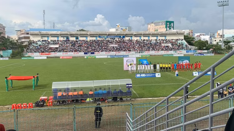 Sân vận động tỉnh An Giang có diện tích 34.997,8 m2, tọa lạc tại phường Mỹ Bình, TP. Long Xuyên, tỉnh An Giang. Ảnh: Kim Hằng