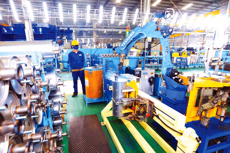 Một môi trường pháp lý ổn định sẽ tạo điều kiện thuận lợi cho doanh nghiệp mở rộng đầu tư, mạnh dạn đổi mới sáng tạo để phát triển. Ảnh: Lê Tiên