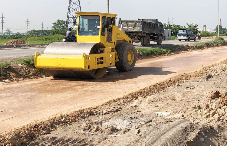 Gói thầu Xây lắp thuộc Dự án Đường ĐT.794 đoạn từ ngã ba Kà Tum đến cầu Sài Gòn (giai đoạn 2) có giá 438.831.862.493 đồng, được đấu thầu qua mạng. Ảnh minh họa: Phú An
