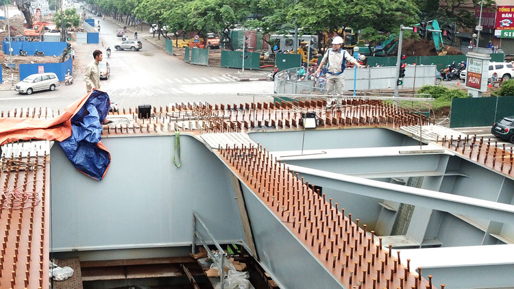 Bộ Kế hoạch và Đầu tư đề nghị các địa phương triển khai hiệu
quả giải pháp, chính sách tăng cường giải ngân vốn đầu tư công 6 tháng cuối năm.
Ảnh: Lê Tiên