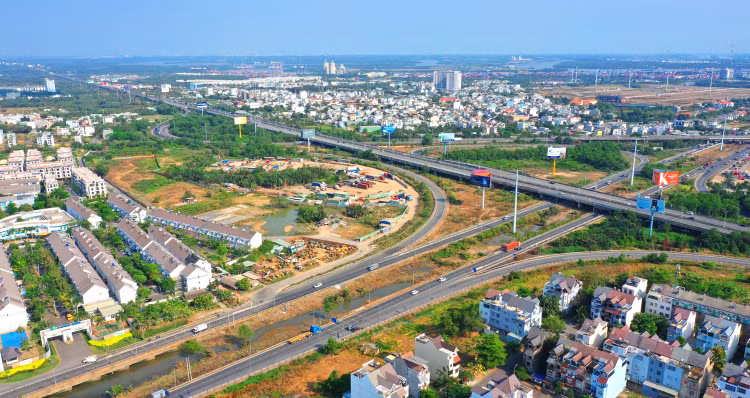 Giải ngân vốn đầu tư công đã khởi sắc và trở thành động lực phát triển cho nền kinh tế TP.HCM. Ảnh: Lê Tiên