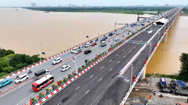 Cầu Vĩnh Tuy (giai đoạn 2) vừa được đưa vào vận hành. Ảnh: Lê Tiên