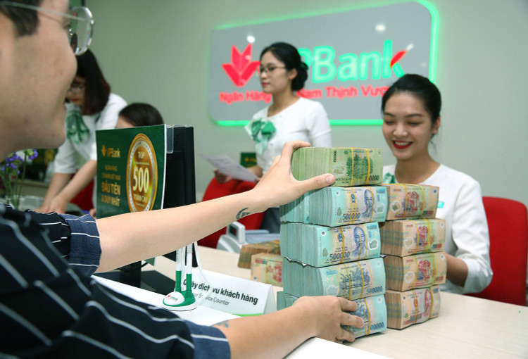 Ngân hàng Nhà nước đang xem xét đưa ra gói cấp bù lãi suất 3.000 tỷ đồng để hỗ trợ người dân và doanh nghiệp. Ảnh: Lê Tiên