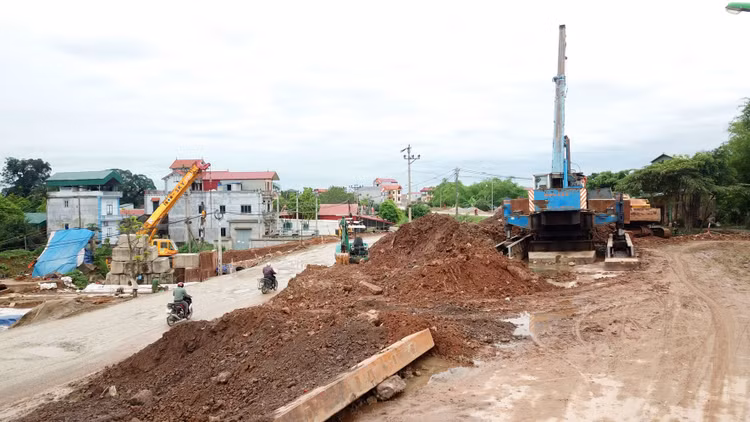 Từ tháng 11/2016 đến nay, Công ty TNHH Xây dựng và Thương mại Linh Nam được công bố trúng 16 gói thầu trên địa bàn tỉnh Vĩnh Phúc. Ảnh: Tiên Giang