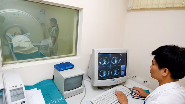 Gói thầu số 68 Thiết bị liên chuyên khoa - phục hồi chức năng và thiết bị khác của Bệnh viện Đa khoa tỉnh Trà Vinh có giá dự toán hơn 49,8 tỷ đồng. Ảnh minh họa: Trần Sơn